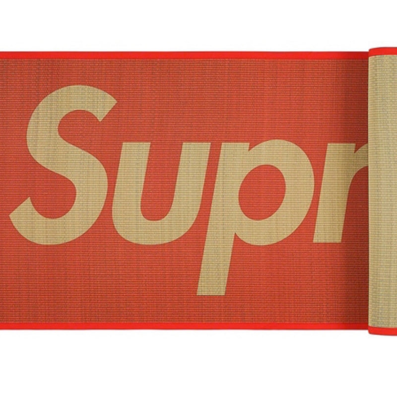 Supreme woven straw mat red